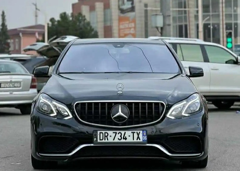 Лобовое стекло фиолетовое от Mercedes-Benz W212